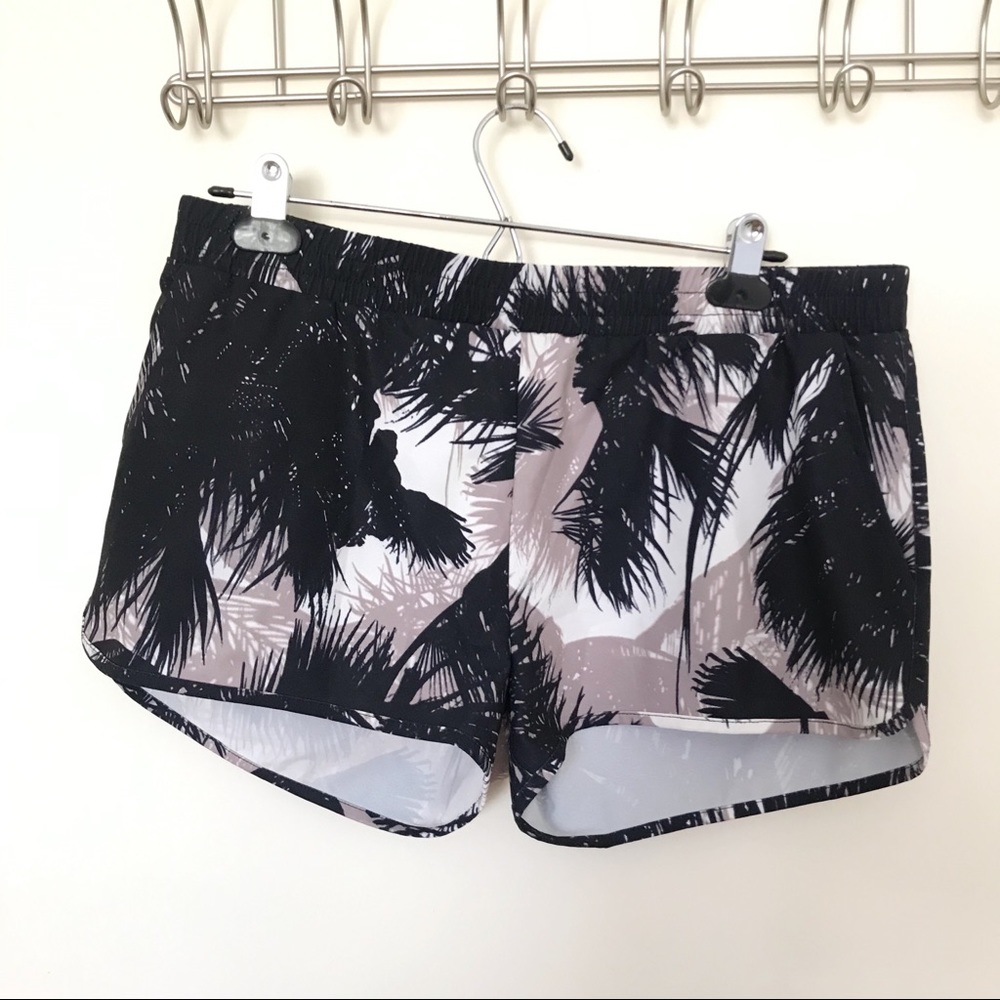 H&M Divided women’s palm tree shorts size 8